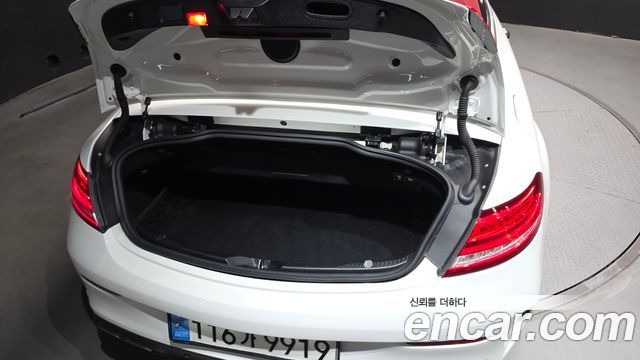 Mercedes-Benz C-Class 2018 — photo 30