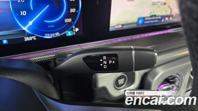 Mercedes-Benz G-Class 2025 — photo 12