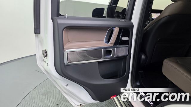 Mercedes-Benz G-Class 2025 — photo 15