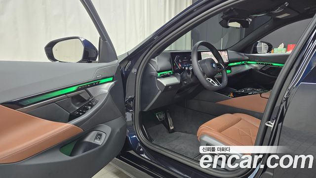 BMW 5-Series 2025 — photo 13