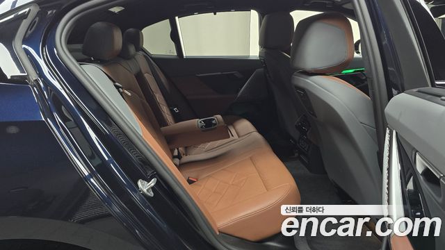 BMW 5-Series 2025 — photo 17