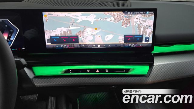 BMW 5-Series 2025 — photo 19