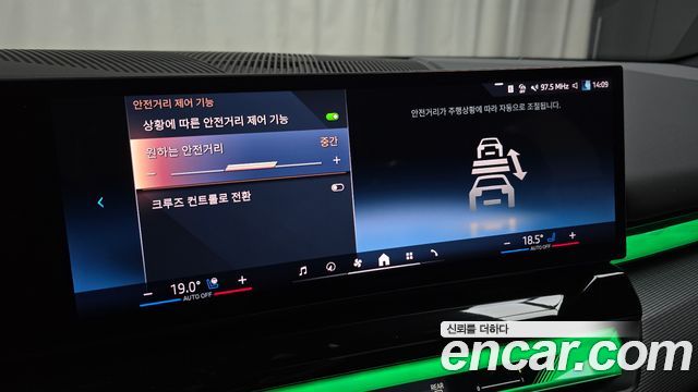 BMW 5-Series 2025 — photo 25