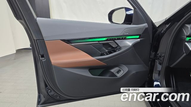 BMW 5-Series 2025 — photo 14