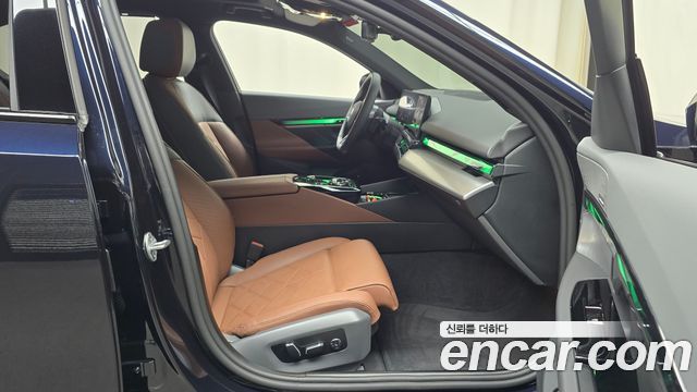 BMW 5-Series 2025 — photo 16
