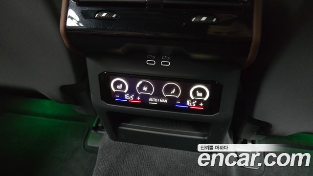 BMW 5-Series 2025 — photo 30