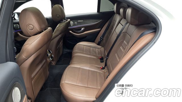 Mercedes-Benz E-Class 2021 — photo 17