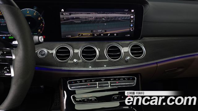 Mercedes-Benz E-Class 2021 — photo 18