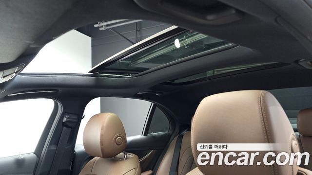 Mercedes-Benz E-Class 2021 — photo 22
