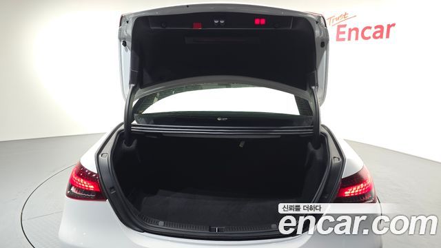 Mercedes-Benz E-Class 2021 — photo 24