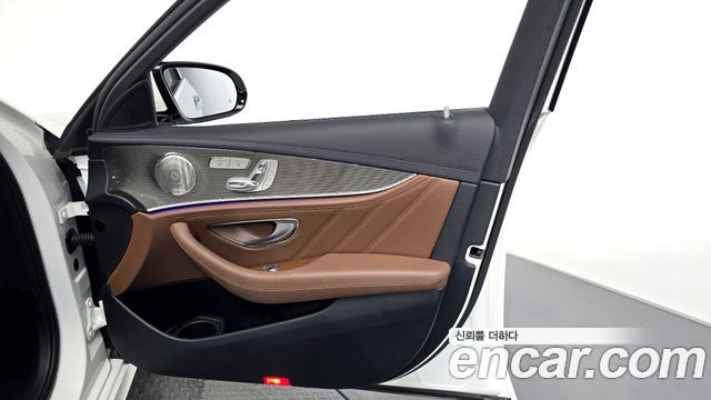 Mercedes-Benz E-Class 2021 — photo 14