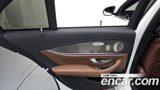 Mercedes-Benz E-Class 2021 — photo 15
