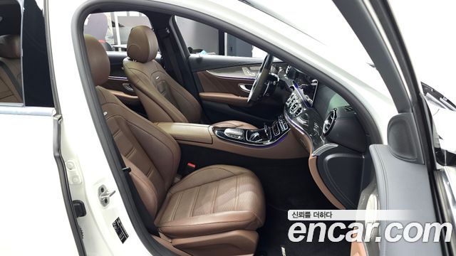 Mercedes-Benz E-Class 2021 — photo 16