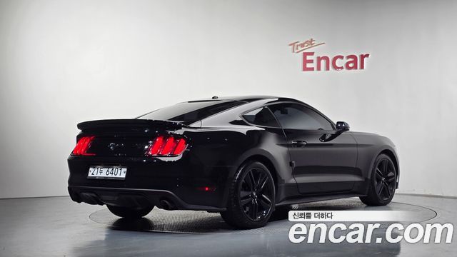 Ford Mustang 2017 — photo 2