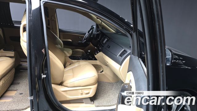Kia Canival 2019 — photo 17