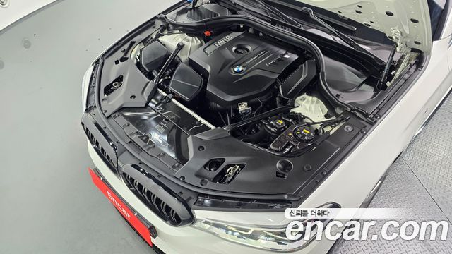 BMW 5-Series 2018 — photo 6