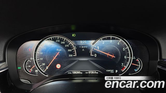 BMW 5-Series 2018 — photo 11