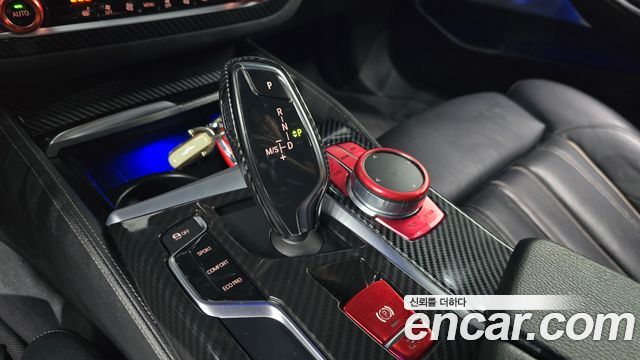 BMW 5-Series 2018 — photo 12