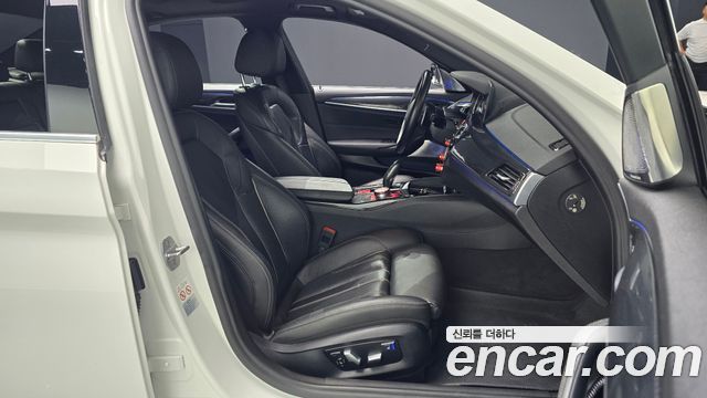 BMW 5-Series 2018 — photo 13