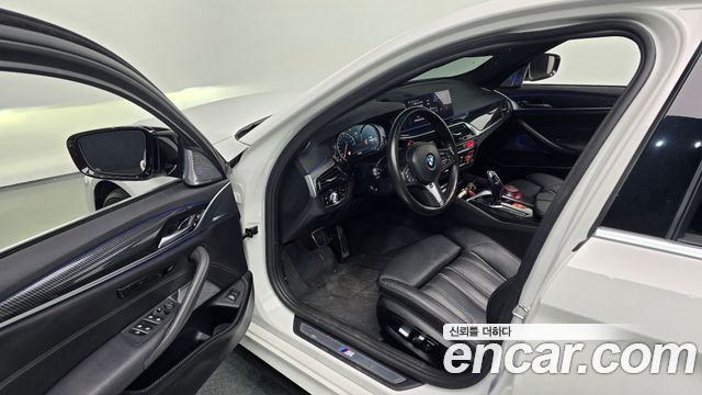 BMW 5-Series 2018 — photo 17
