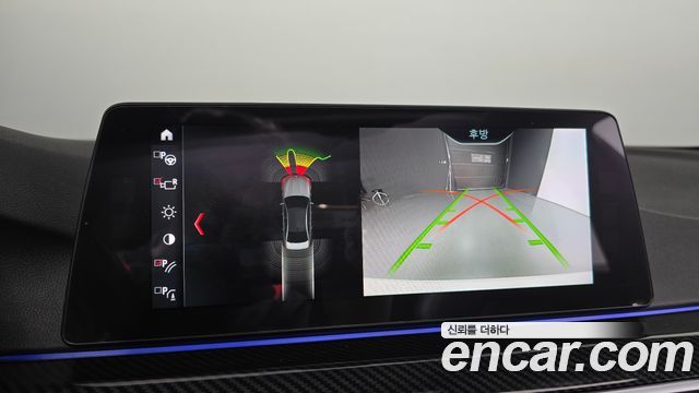 BMW 5-Series 2018 — photo 22