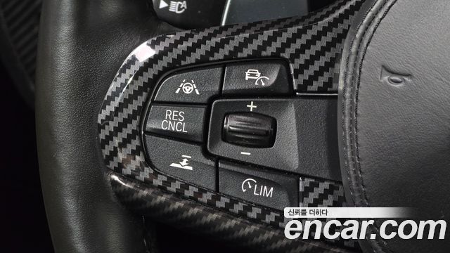 BMW 5-Series 2018 — photo 24