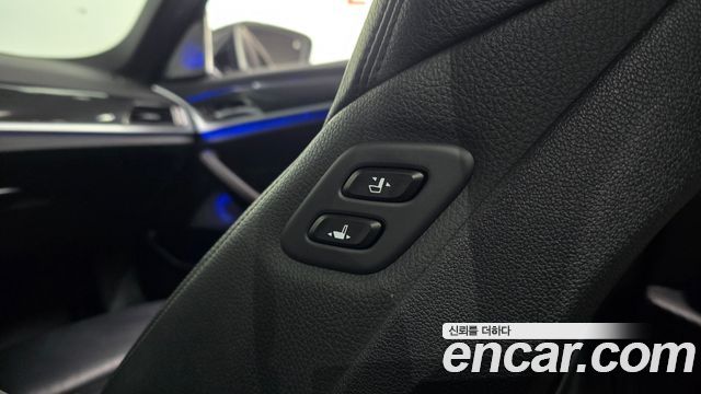BMW 5-Series 2018 — photo 26