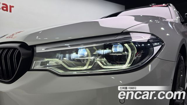 BMW 5-Series 2018 — photo 8