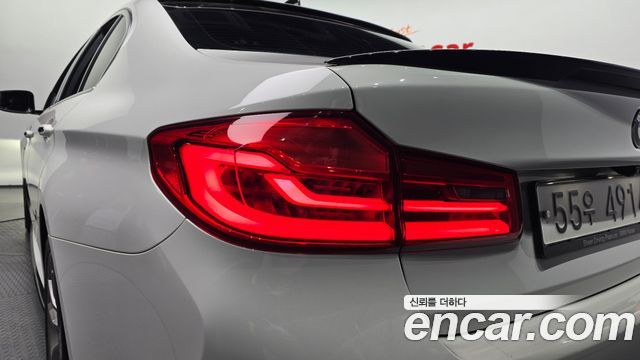 BMW 5-Series 2018 — photo 9