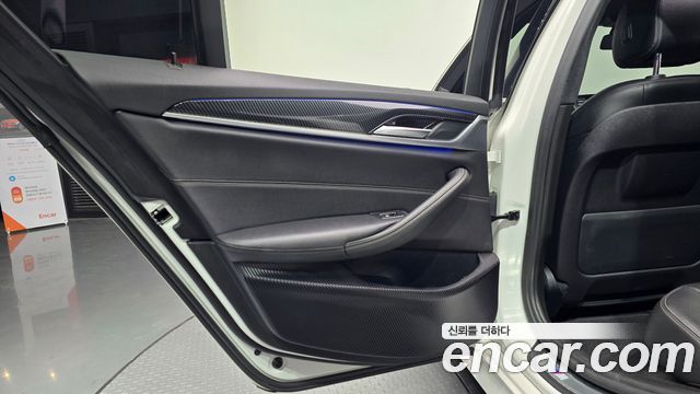 BMW 5-Series 2018 — photo 15
