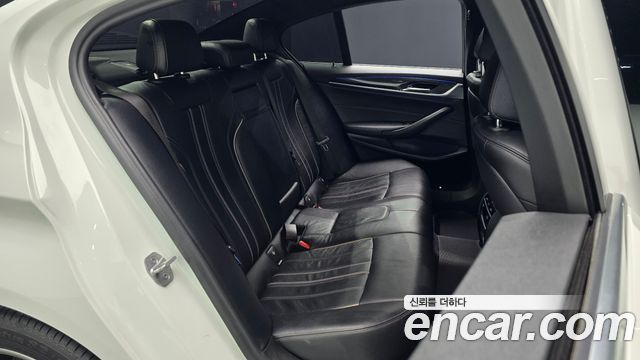 BMW 5-Series 2018 — photo 16