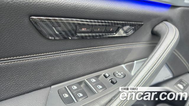 BMW 5-Series 2018 — photo 28