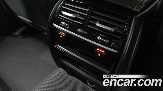 BMW 5-Series 2018 — photo 29