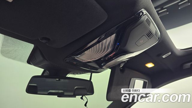 BMW 5-Series 2018 — photo 30