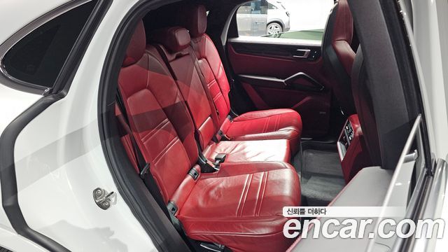 Porsche Cayenne 2020 — photo 17