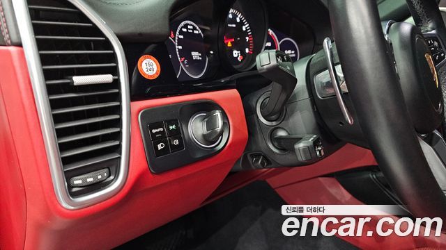 Porsche Cayenne 2020 — photo 25