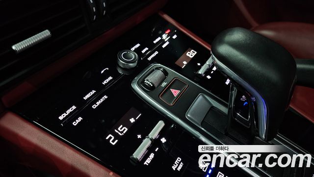 Porsche Cayenne 2020 — photo 26