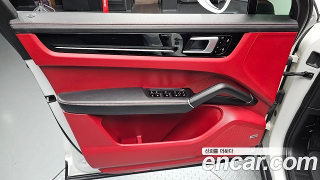 Porsche Cayenne 2020 — photo 14