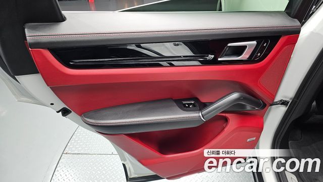 Porsche Cayenne 2020 — photo 15