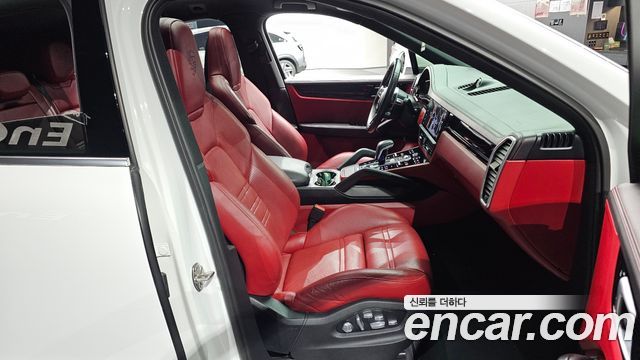 Porsche Cayenne 2020 — photo 16