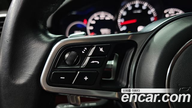 Porsche Cayenne 2020 — photo 27
