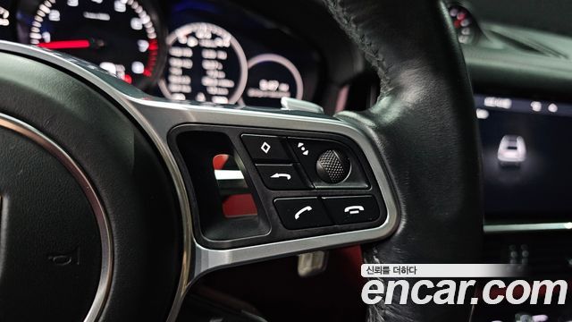 Porsche Cayenne 2020 — photo 28