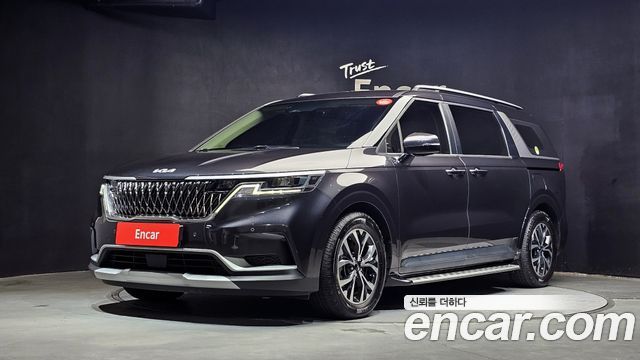 Kia Canival 2023 — photo 1