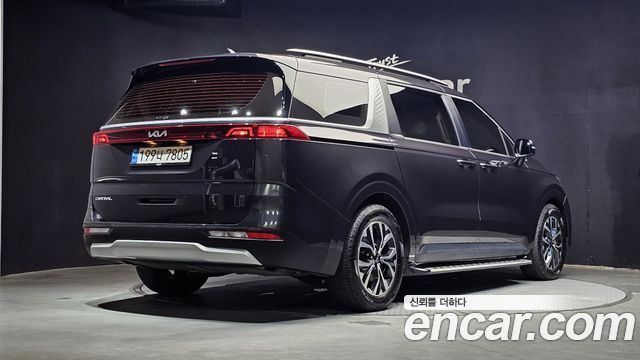 Kia Canival 2023 — photo 2
