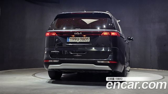 Kia Canival 2023 — photo 4