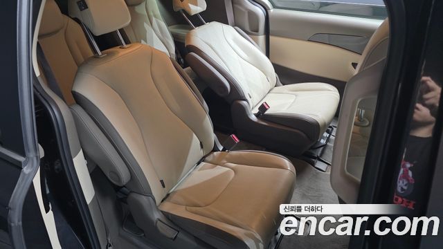 Kia Canival 2023 — photo 17