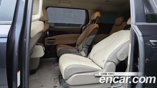 Kia Canival 2023 — photo 18