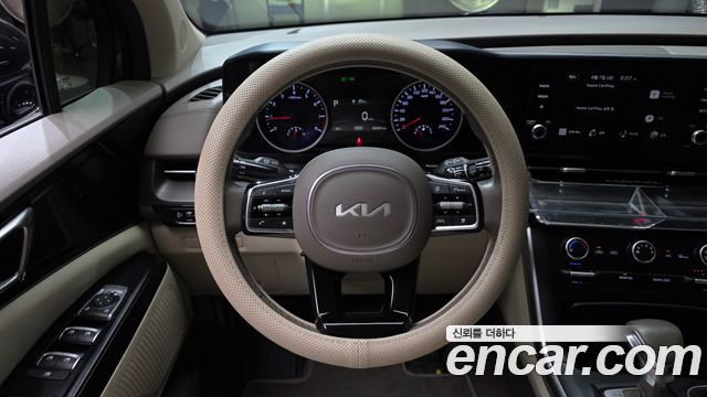 Kia Canival 2023 — photo 19