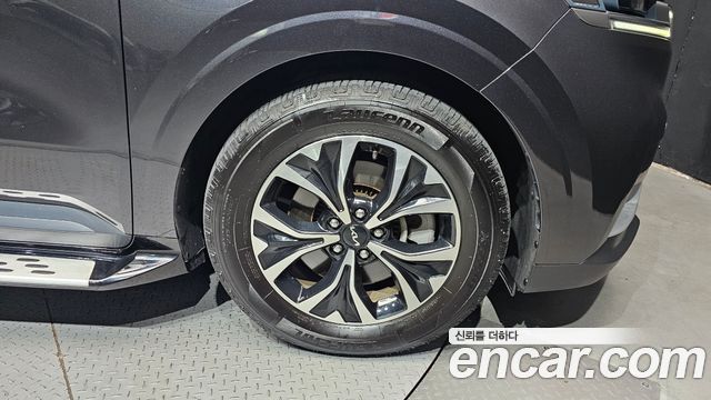 Kia Canival 2023 — photo 7