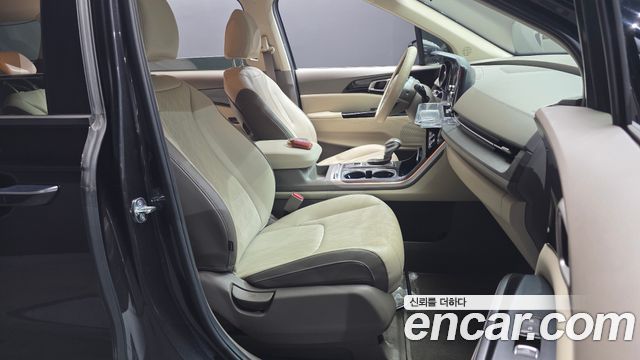 Kia Canival 2023 — photo 16